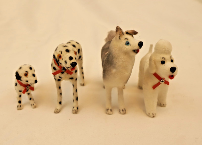 Lot (4) of Dogs - Wagner Handwork - Vintage West Germany Kunstlerschutz Wool