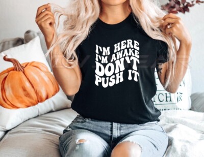 IM HERE IM AWAKE DONT PUSH IT T-SHIRT LUSTIG LEAVE ME ALONE GESCHENK GESCHENK MORGEN