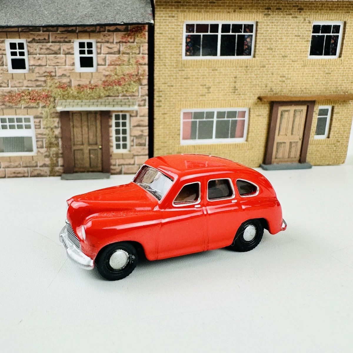 Base Toys 1 76 OO Railway Scale Standard Vanguard Diecast Car Model Red