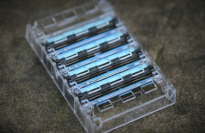 Razor Blades Triple and Twin Blade with Lubricating Strip and FREE Handle