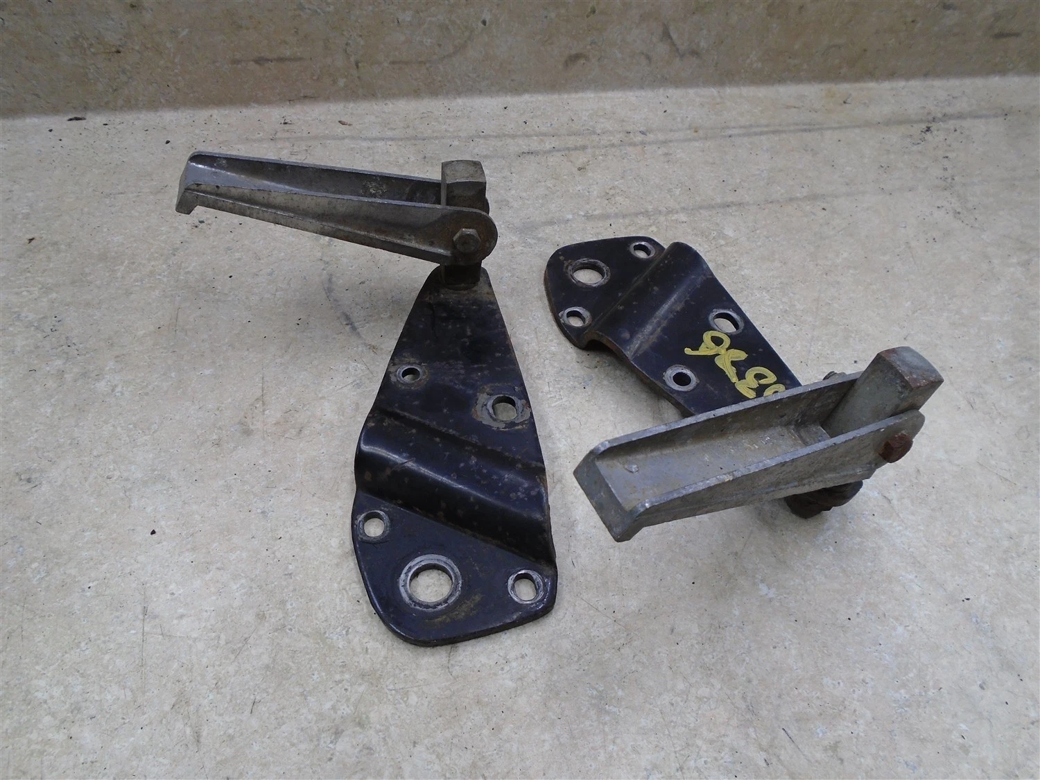 Honda 175 Scrambler CL CL175 K4 Used Rear Foot Peg Rest Pair 1970 #HB386