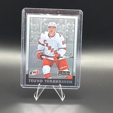 2020-21 O-Pee-Chee Platinum Teuvo Teravainen Retro R-35 Carolina Hurricanes