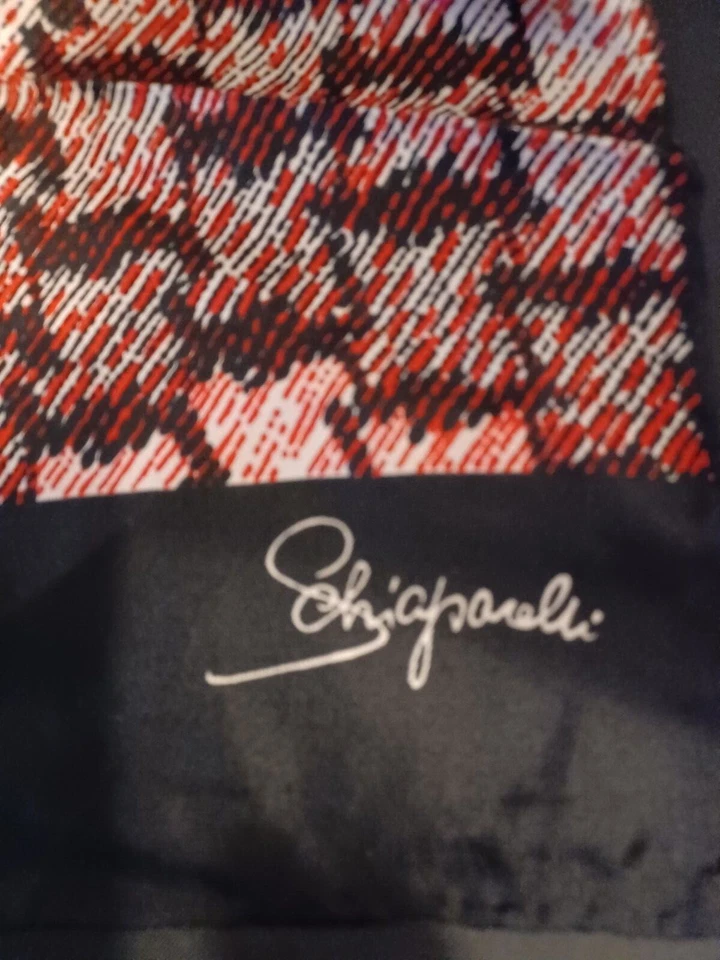 复古 Schiaparelli 真丝围巾黑色/红色/白色图案 — 第 2/2 张图片