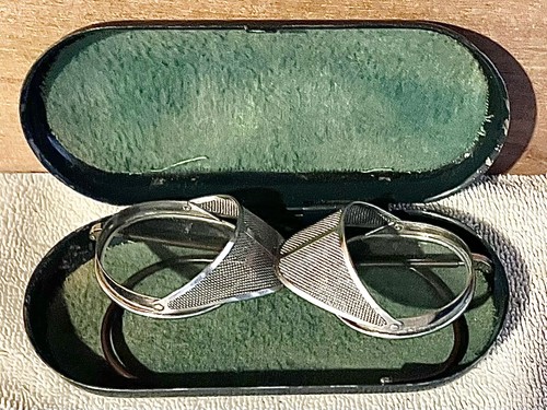 Vintage Schutzbrille aus Metall mit grünem Etui - Bild 3 von 6