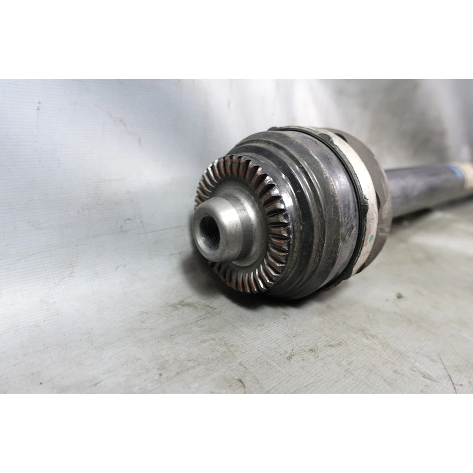 BMW G30 540i xDrive 2017-2020 salida trasera derecha de fábrica medio eje OEM Foto 3 de 4