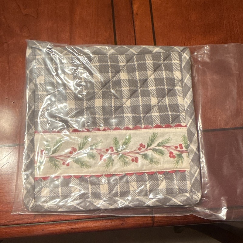 The Country House Collection Fairfax Berry Hand Woven Plaid Potholder 8 in