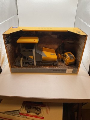New Ray Volvo P6820D DD258 Diecast Construction Vehicles