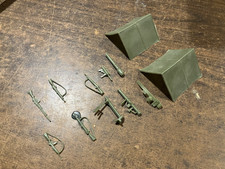 Marx Toys 1/32nd scale plastic pup tent/weapons set
