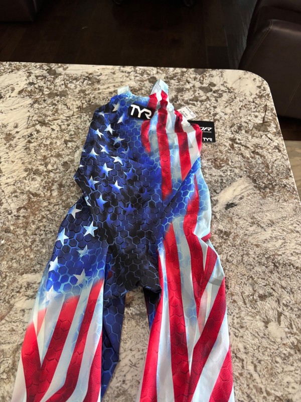 TYR Avictor Size 28 USA New