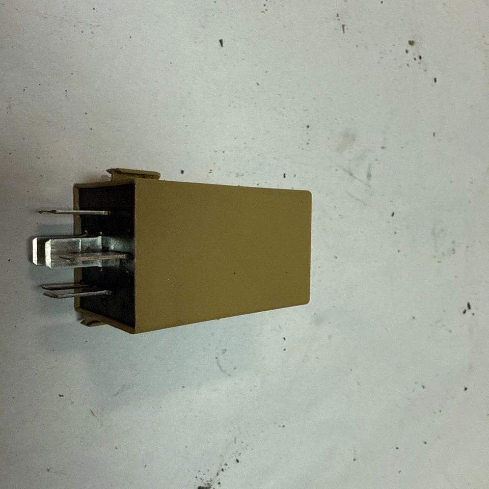 BMW E39 5 SERIES BROWN 7 PIN WINDSCREEN WIPER RELAY 8384505. - Image 4 of 4