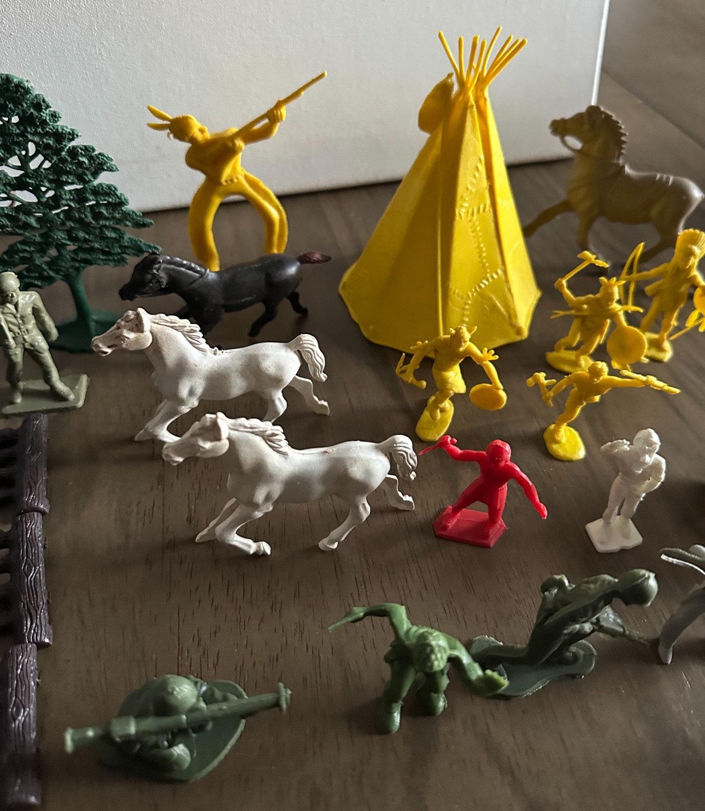 Vintage Lot of Plastic Army Military Men Animals Action Figures Toys