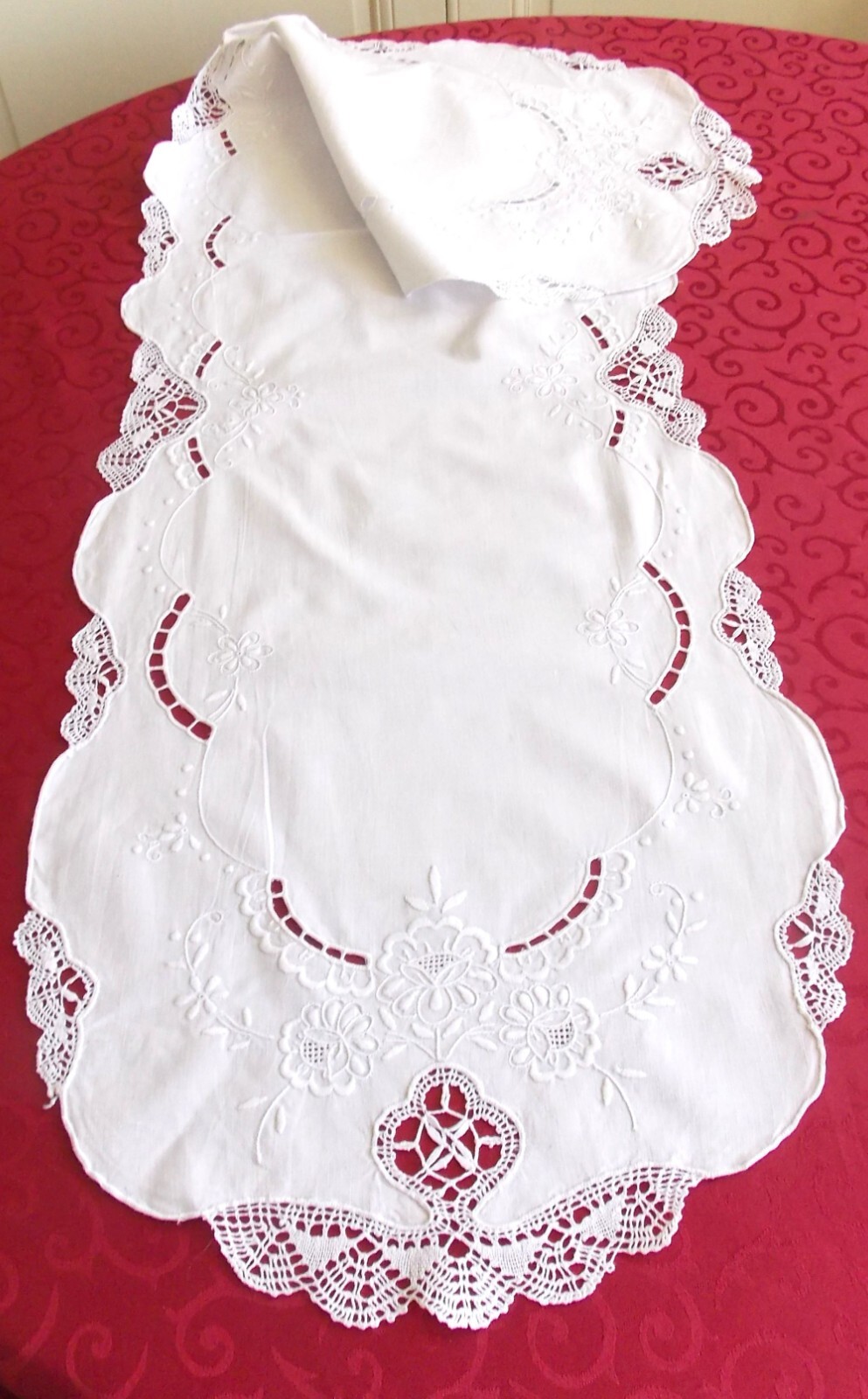 Chemin de table brodé main ovale blanc 38x145 protège table anti-rayure dentelle Dinard