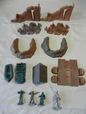 Vintage Marx WWII Battleground  Training Center  Accessories