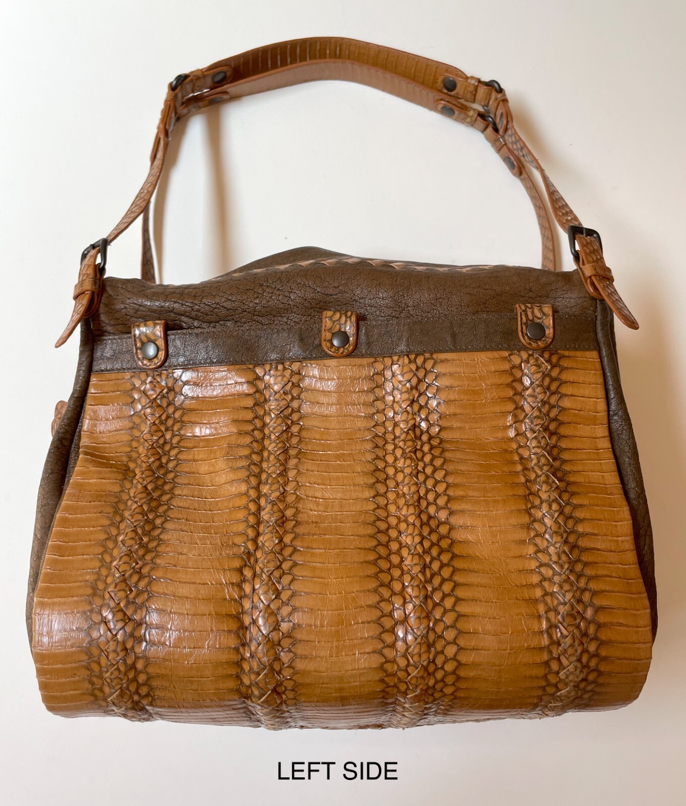AUTHENTIC BOTTEGA VENETA DESIGNER BAG - image 4