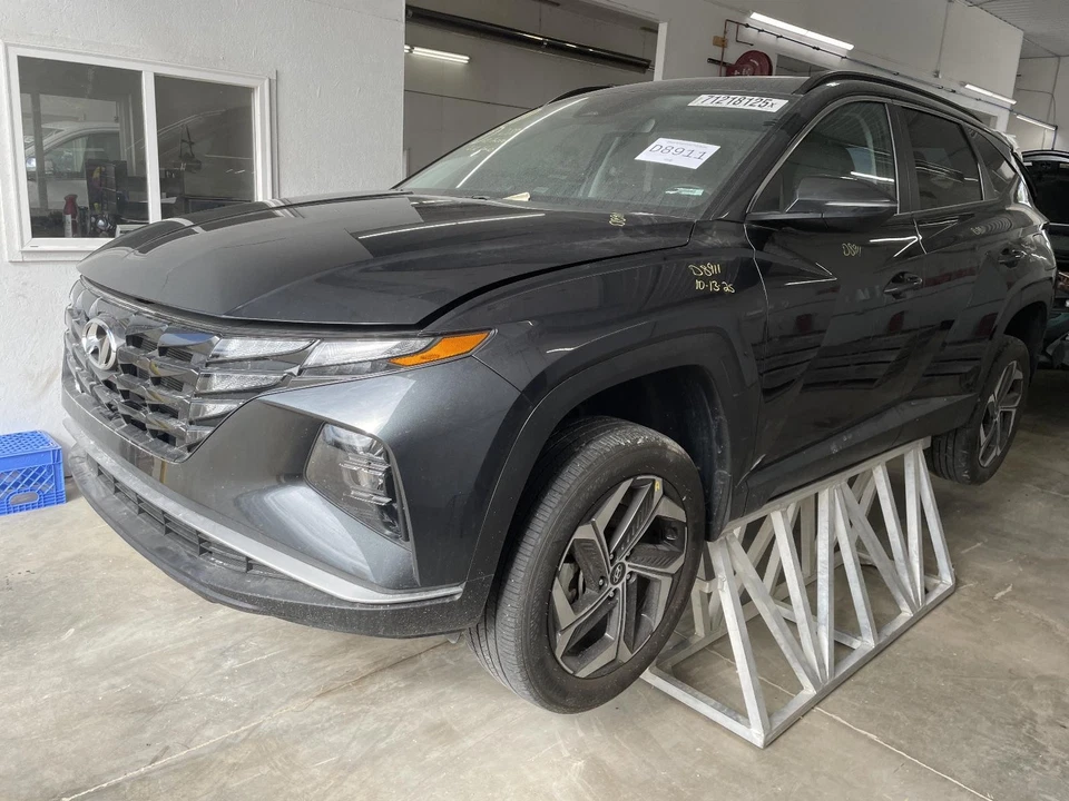 Used Right Tail Light Assembly fits: 2023 Hyundai Tucson US built LED quarter pa - Image 2 of 4