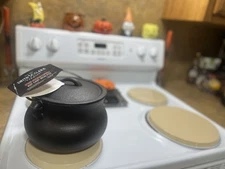 SMITH & CLARK 4 Qt Black Cauldron Pre-seasoned Cast Iron Pot W/ Lid