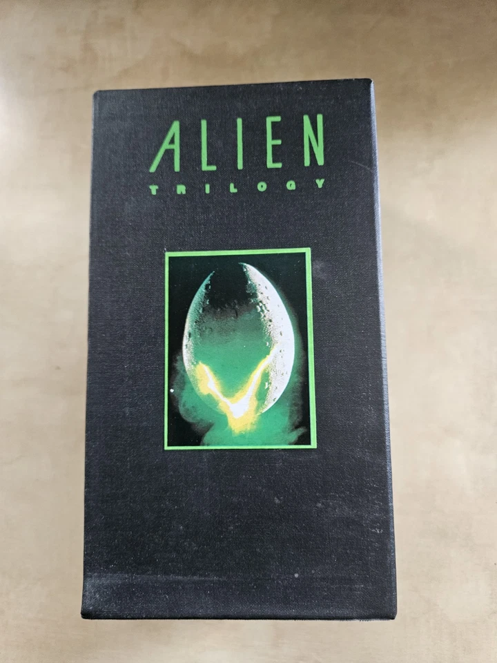 Alien Trilogy Box Set (VHS, 1993) Alien / Aliens /Alien 3 ~ Horror Sci-Fi Movies - Image 3 of 3