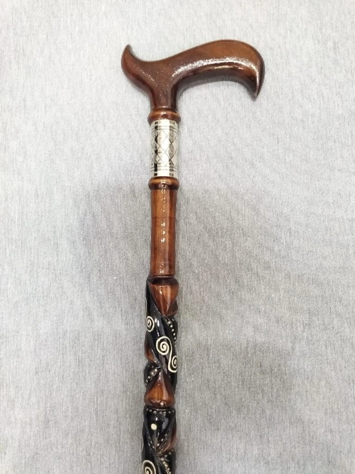 Bastón de madera plateado detallado y bordado, bastón para caminar negro y marrón Foto 4 de 4