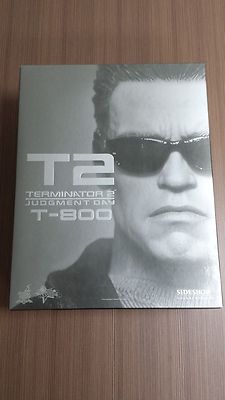 Hot Toys MMS 117 T800 T 800 Terminator 2 Judgement Day Arnold Schwarzenegger NEW