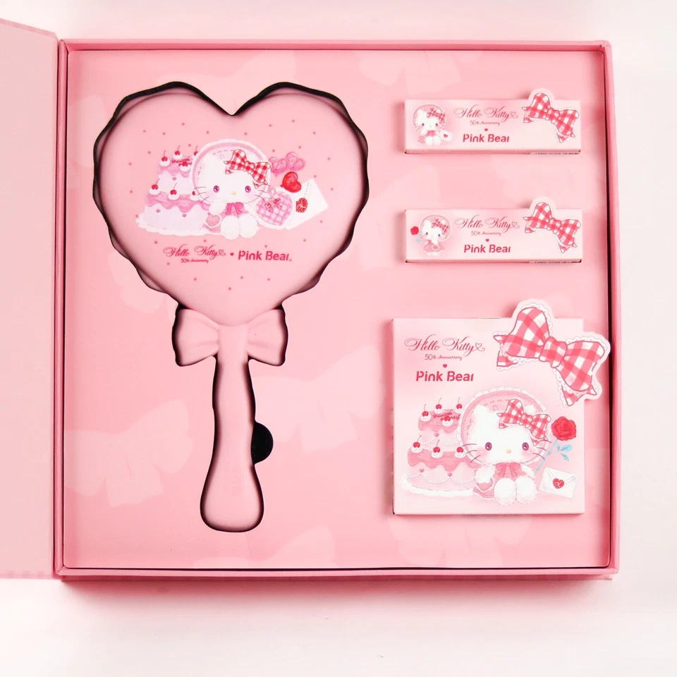 Sanrio X Oso Rosa Hello Kitty 50 Aniversario Maquillaje Set de Regalo 9" x 9" Foto 2 de 4