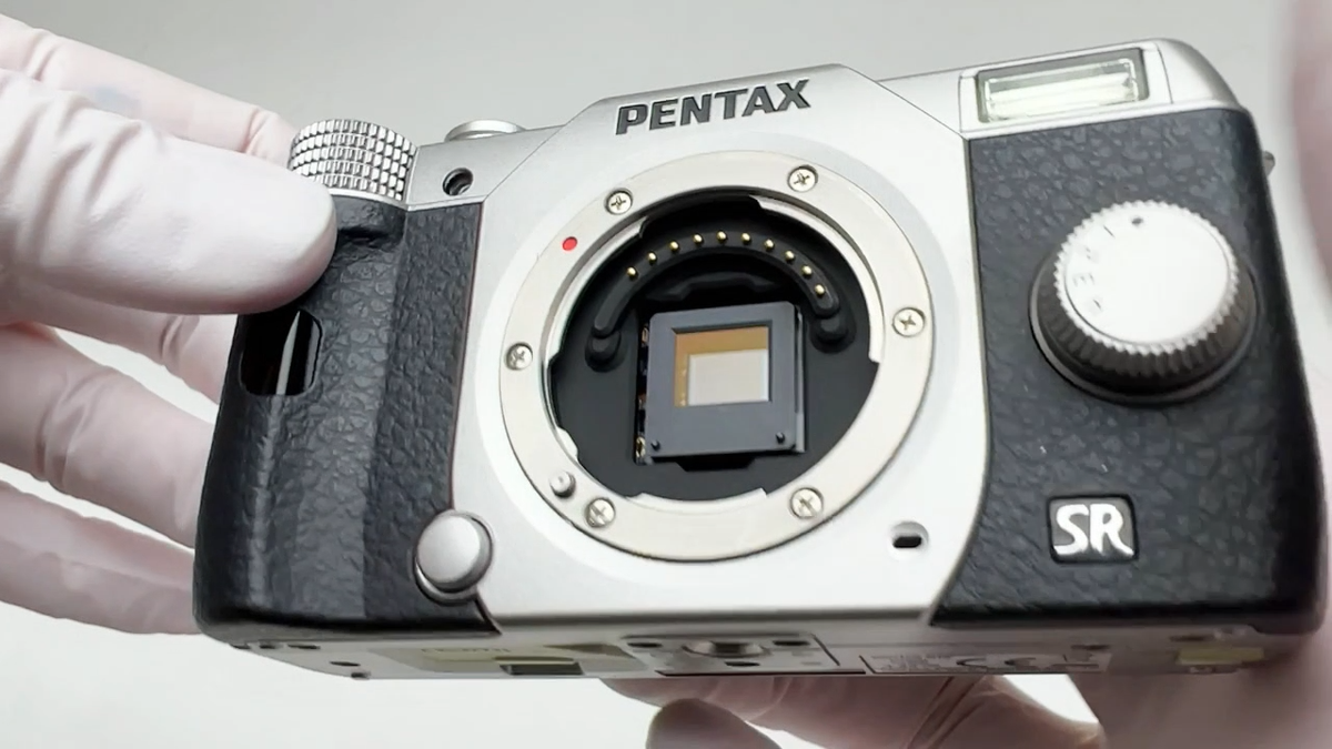 Pentax Q10 12.4MP Mirrorless Camera Double Zoom Kit Silver Near