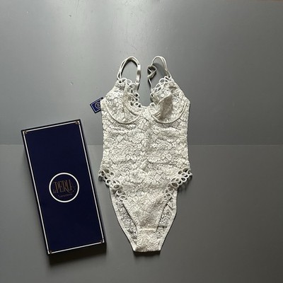 Neu mit Etikett La Perla Vintage weißer Bügelbody mit bestickten Blumen S
