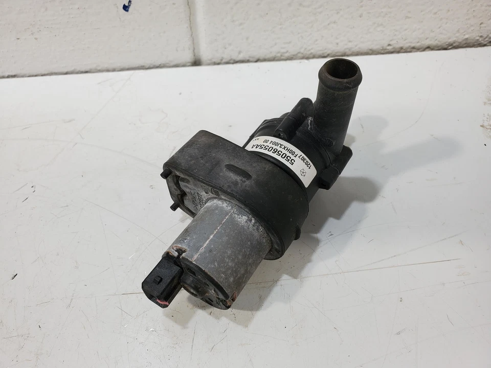 Bomba de refrigerante auxiliar Dodge Durango 2001-2003 OEM 55056055AA Foto 4 de 4