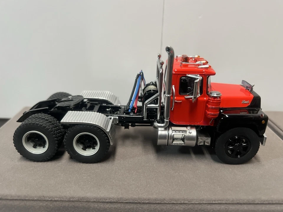 2-EACH Mack R600 Tractors in Red/Black HHR 1:50 Scale - Image 2 of 3