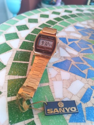 Vintage LCD Digitaluhr Sanyo 337-47G vergoldet NOS