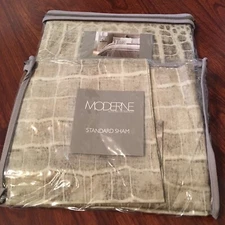 NIP Moderne by Noble Excellence Walnut Animal Attraction Shams Standard (2)