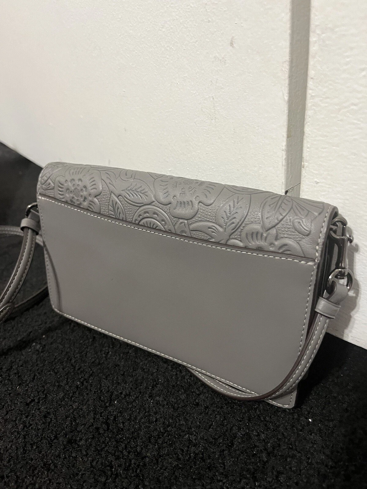 Frizione a tracolla Coach New York Tooled in metallo tè rosa 24958 nuova di zecca con scatola