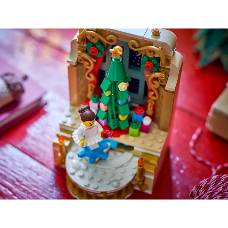 LEGO Seasonal Ballerina and Nutcracker Christmas Promotional Set 40701 - Image 4 of 4