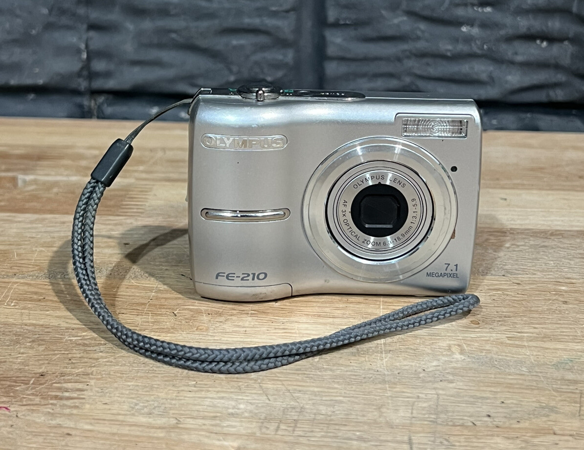 Olympus FE FE-210 7.1MP Digital Camera - Silver FOR PARTS OR