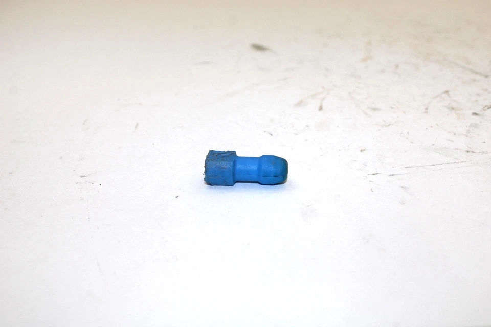 Оригинальная вилка ловушки карбюратора 1995 Polaris 500 (синяя) 5431893 Q570 - Изображение 4 из 4