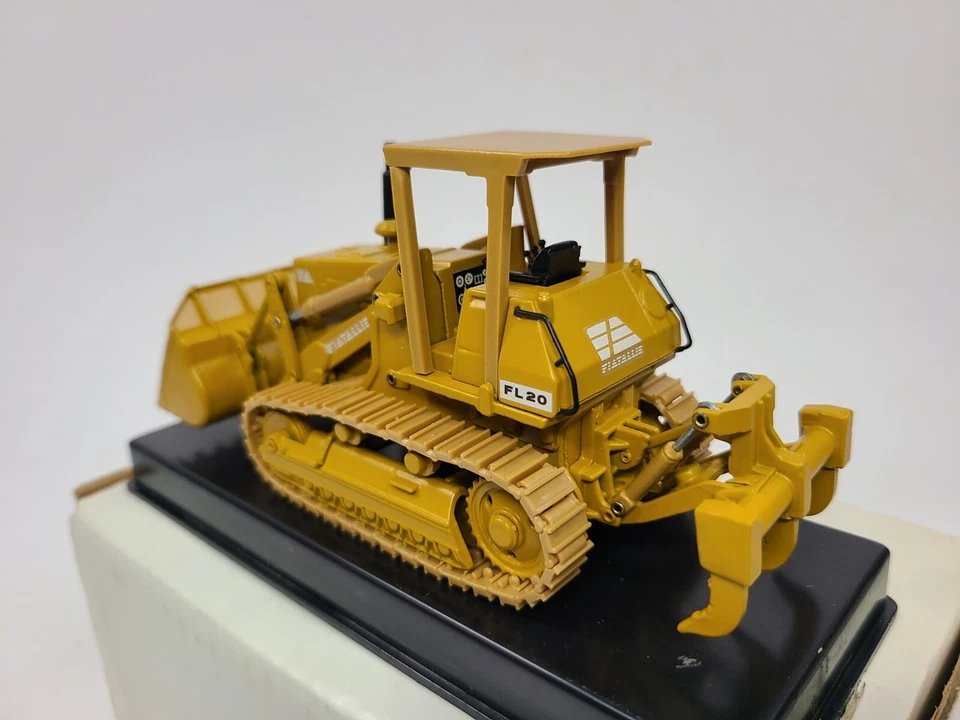 Fiat-Allis FL20 Track Loader with Ripper and ROPS - Old Cars 1:50 Scale #60600 - Image 4 of 4