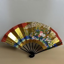 Traditional Japanese fan floral pattern gold