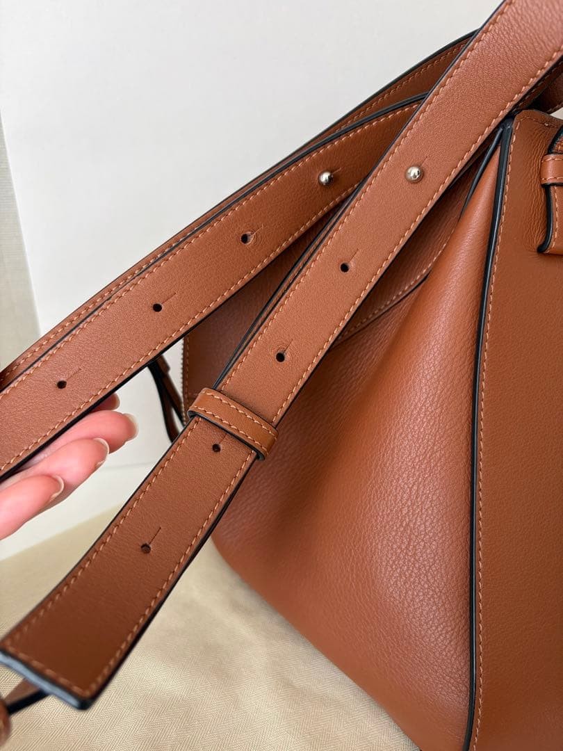 [Extremely Good Condition] LOEWE Hammock Small Tan - image 9