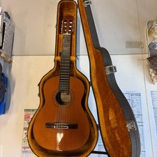 Guitare classique Ryoji Matsuoka avec étui rigide OCCASION