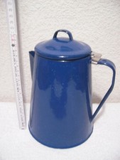 Emaille-Kanne/-Krug mit Deckel und Deckelhalterung, blau, sehr guter Zustand