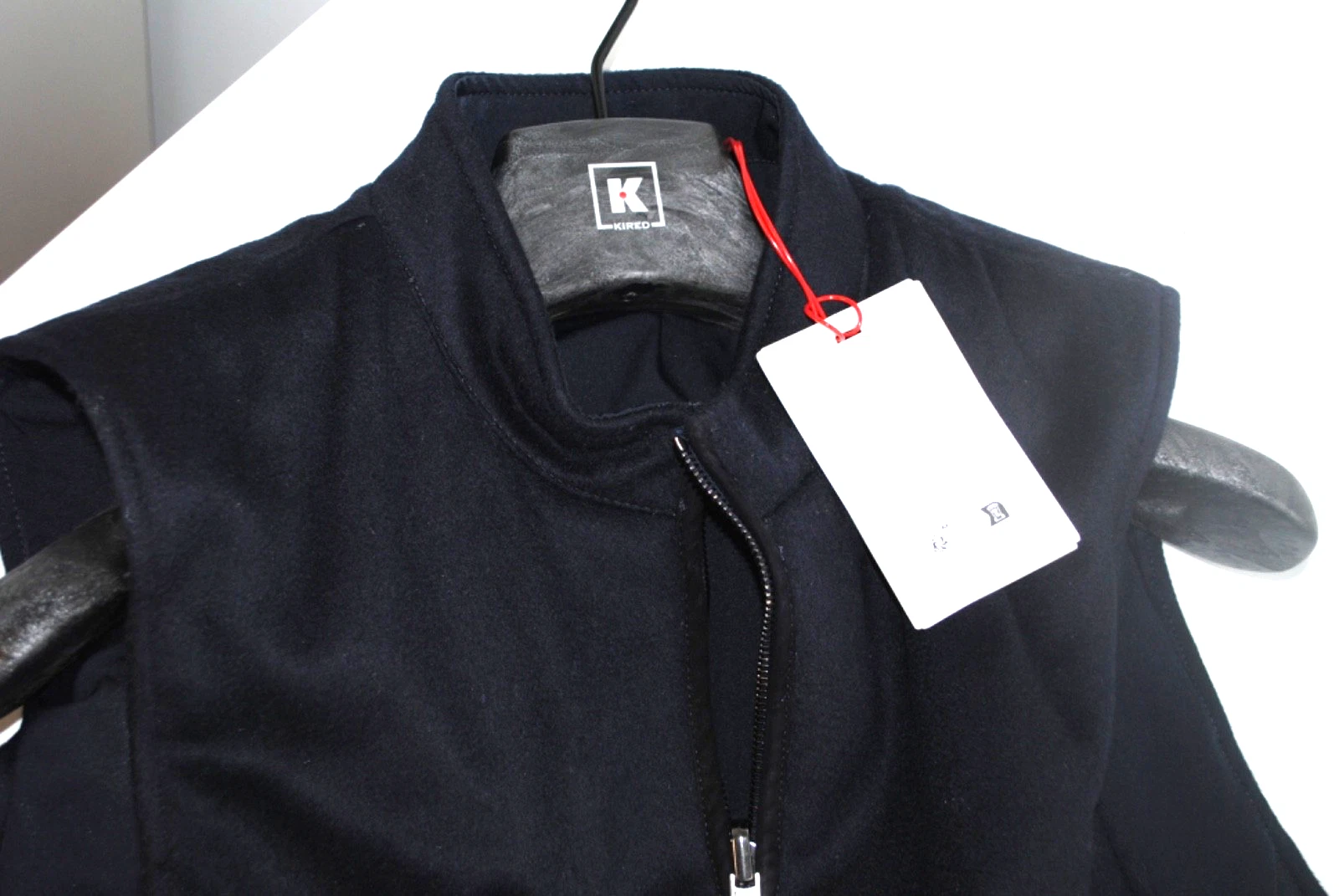 KIRED BY KITON NAPLES REVERSIBLE SLEEVELESS 1250.00 POSTER. SIZE 54 PURE CASHMERE - product detail image 6