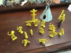 Vintage Marx Fort Apache Indians yellow plus 6 tan pioneers