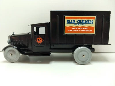 SpecCast Collectibles - Camion de livraison Allis-Chalmers 1/20e en tôle - Photo 1/4