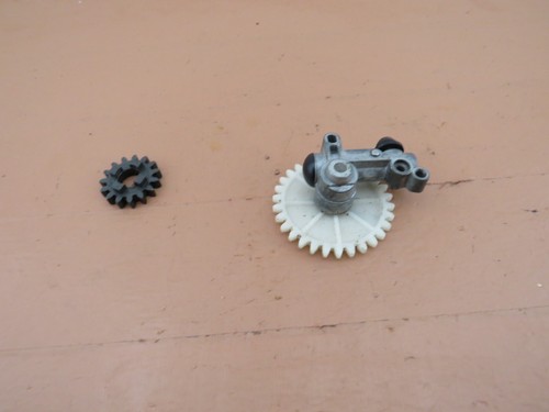 Husqvarna L65 Chainsaw OEM Oil Pump