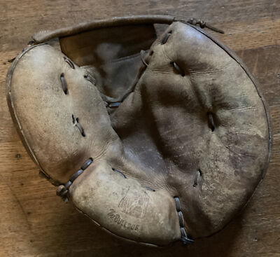 Nokona The Bulldog Catchers Mitt Right Hand Throw Baseball Glove - Main Image