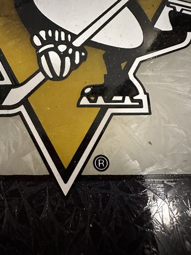 Pittsburgh Penguins ART GLASS CLOCK. Beautiful glass clock - Picture 5 of 6
