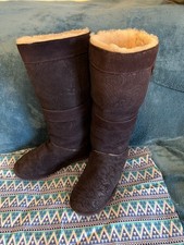 BEARPAW SHEEPSKIN BOOTS SIZE 6 PURPLE
