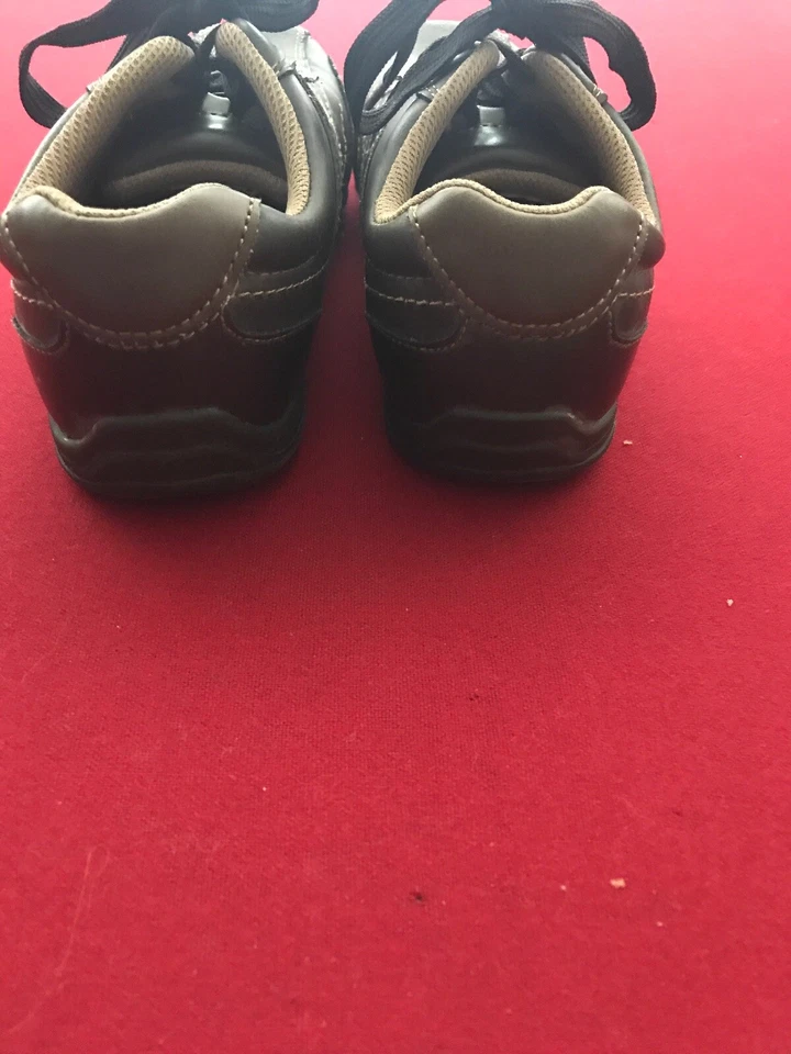 Zapatos informales marrón Cherokee para niños talla 4 Foto 3 de 4