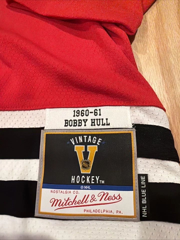 Mitchell Ness NHL Bobby Hull 芝加哥黑鹰队蓝色强力球员球衣 S — 第 2/4 张图片