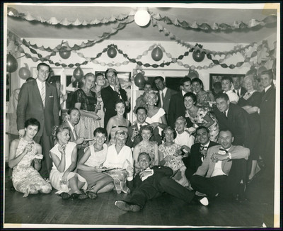 Photo 25x21cm - Los Angeles Ice Capades 1957 Terry Birthday Party Crew Artist