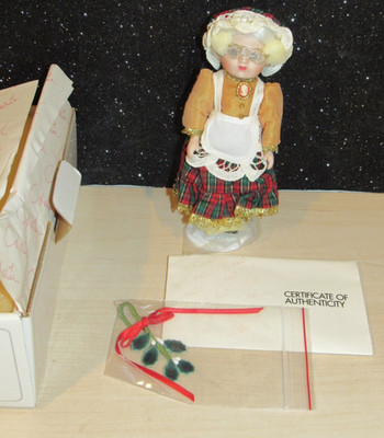 Marie Osmond Porcelain doll Petite Amour MRS. CLAUS w/COA, Doll Bracelet NEW/BOX